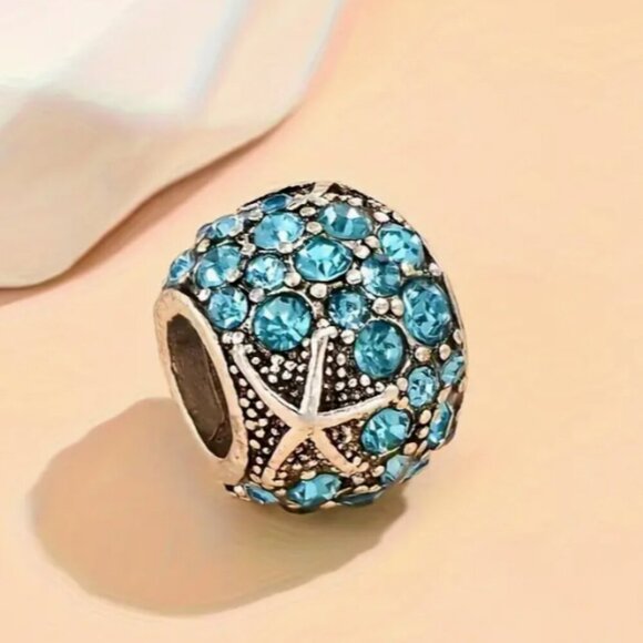 Sparkly Blue Rhinestone Starfish Themed Women's Fashion Bracelet Charm Pendant - Picture 2 of 5